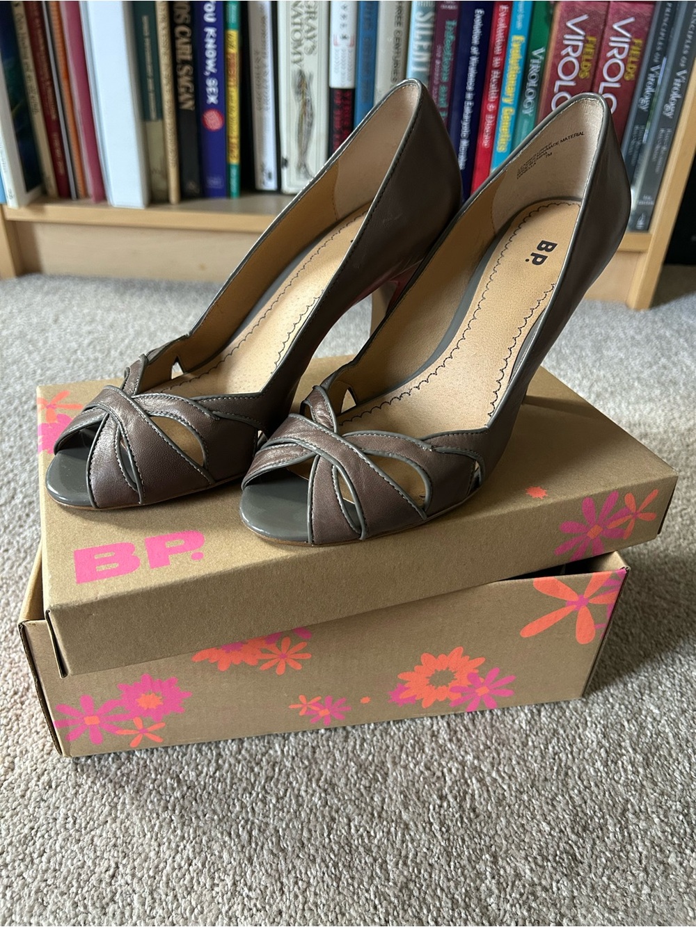 Vintage Brass Plum Daniella-Lea mauve and grey leather peep toe heels